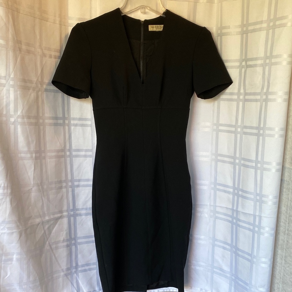 Burberry Women’s Black Fitted Short Sleeve V-Neck Midlength Dress